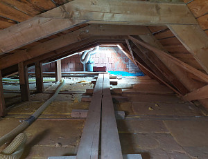 Doplnění izolace na strop bytového domu